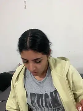 cloe small online show from 02/18/25, 02:38