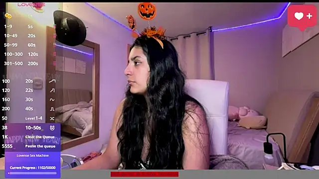 cloe small online show from 10/10/25, 02:32