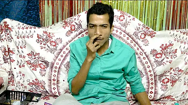 Snapshot of Alex_Suman25 chatting on 02/06/25, 04:14 Alex Suman25 online show from 02/06/25, 04:14