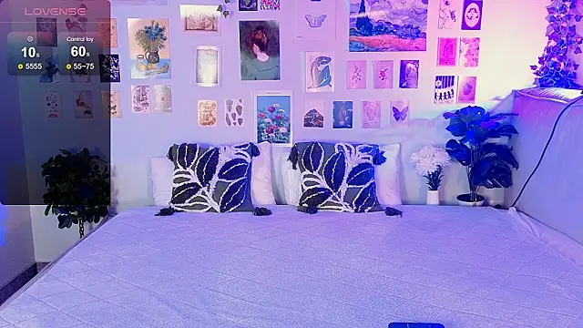 Snapshot of MiaBecky chatting on 06/16/26, 05:43 MiaBecky online show from 06/16/26, 05:43
