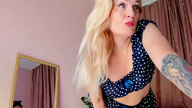 Snapshot of Elis_miracle chatting on 03/23/25, 06:16 Elis miracle online show from 03/23/25, 06:16