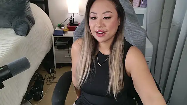 SpikedBella online show from 02/02/25, 06:42