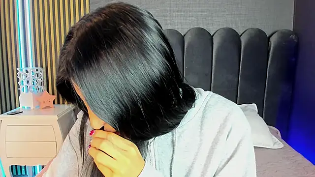 Nicolette ks  online show from 03/25/26, 04:29