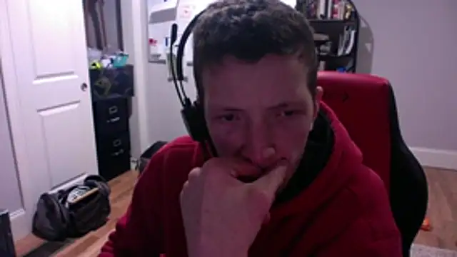 Snapshot of Matthew_Brennan chatting on 12/02/25, 05:46 Matthew Brennan online show from 12/02/25, 05:46