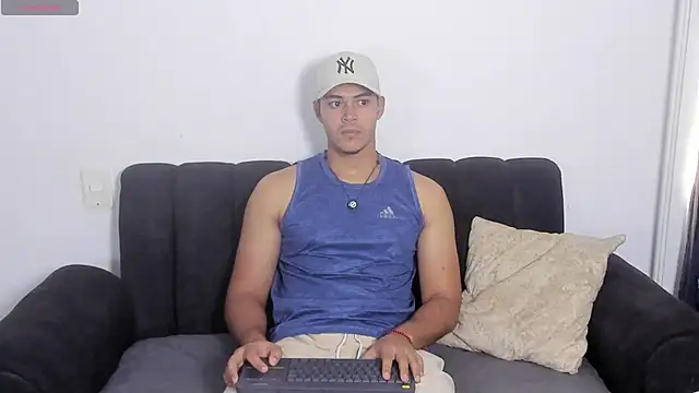 Snapshot of Iamdylan777 chatting on 04/24/26, 12:40 Iamdylan777 online show from 04/24/26, 12:40