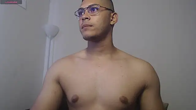 Snapshot of Iamdylan777 chatting on 06/27/26, 03:50 Iamdylan777 online show from 06/27/26, 03:50