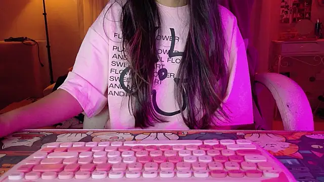 Snapshot of AllisonCatUwU chatting on 06/17/26, 04:08 AllisonCatUwU online show from 06/17/26, 04:08