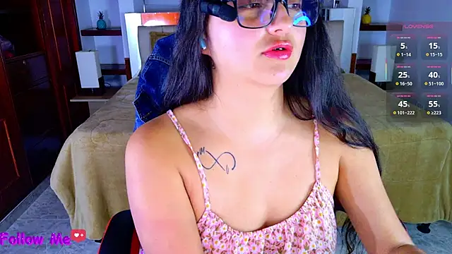 scarlleth  online show from 12/02/25, 12:21