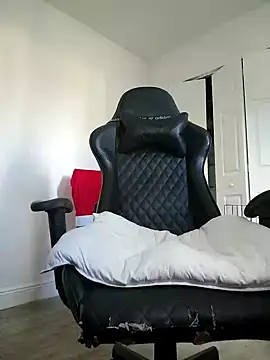 Snapshot of _kiiing_ chatting on 12/17/24, 07:15 kiiing online show from 12/17/24, 07:15