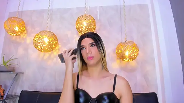 victoria aleia  online show from 03/06/25, 10:47