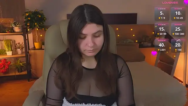 Snapshot of Viola__Shy chatting on 04/25/26, 08:17 Viola Shy online show from 04/25/26, 08:17