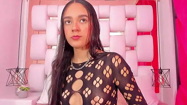 EmmyCruzZ online show from 12/19/25, 06:59