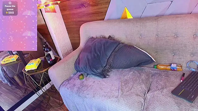 Snapshot of sarah_banks1 chatting on 02/19/25, 10:20 sarah banks1 online show from 02/19/25, 10:20