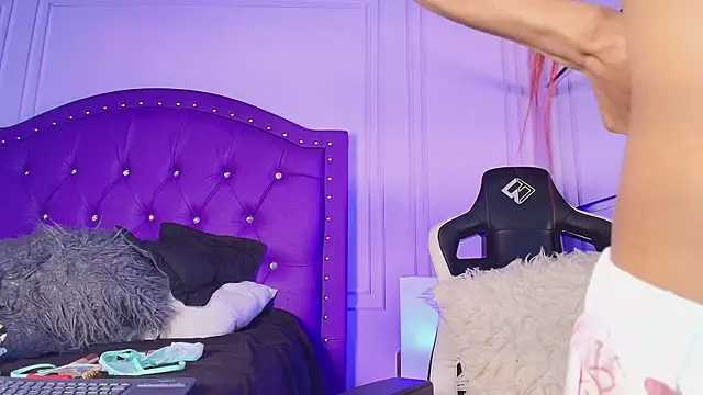 sarah banks1 online show from 05/07/26, 03:23