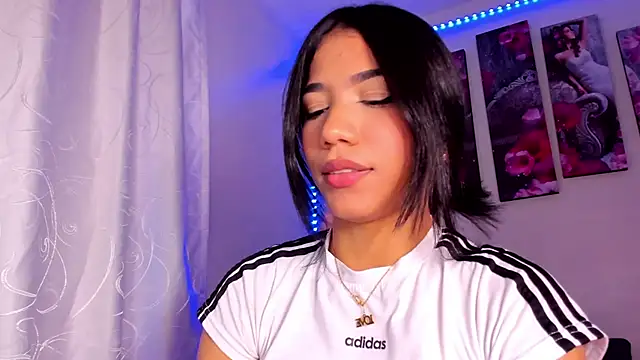 Snapshot of Alissarhys26 chatting on 12/15/24, 10:15 Alissarhys26 online show from 12/15/24, 10:15