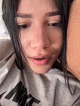 Snapshot of Alissarhys26 chatting on 12/17/25, 03:18 Alissarhys26 online show from 12/17/25, 03:18