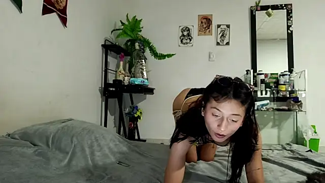 Snapshot of BrisaJones chatting on 07/04/26, 11:11 BrisaJones online show from 07/04/26, 11:11