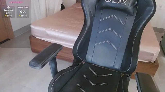 Lin SiYee online show from 03/10/25, 02:39