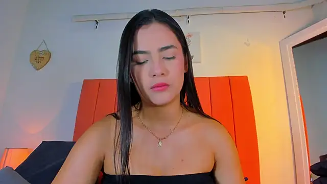 valen rose0 online show from 12/17/25, 12:11