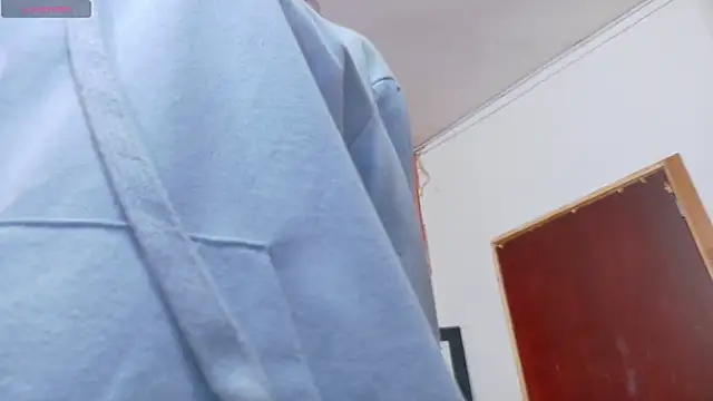 Snapshot of littleebluee chatting on 02/11/25, 02:46 littleebluee online show from 02/11/25, 02:46