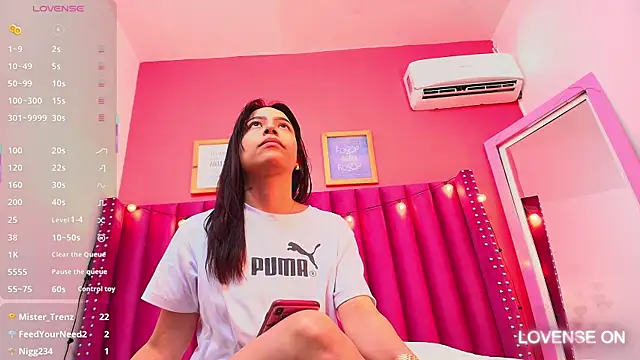 Snapshot of littleebluee chatting on 02/13/25, 03:07 littleebluee online show from 02/13/25, 03:07