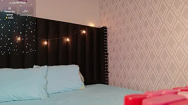 Snapshot of littleebluee chatting on 09/13/25, 02:55 littleebluee online show from 09/13/25, 02:55