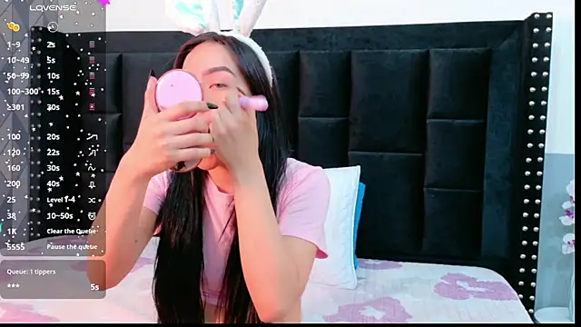 Snapshot of littleebluee chatting on 09/13/25, 07:46 littleebluee online show from 09/13/25, 07:46