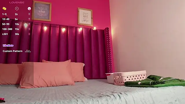 Snapshot of littleebluee chatting on 09/17/25, 03:08 littleebluee online show from 09/17/25, 03:08