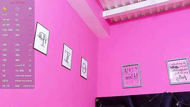 Snapshot of littleebluee chatting on 09/21/25, 07:37 littleebluee online show from 09/21/25, 07:37