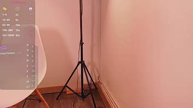 Snapshot of littleebluee chatting on 09/30/25, 02:49 littleebluee online show from 09/30/25, 02:49