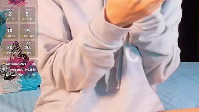 Snapshot of littleebluee chatting on 10/16/25, 02:56 littleebluee online show from 10/16/25, 02:56