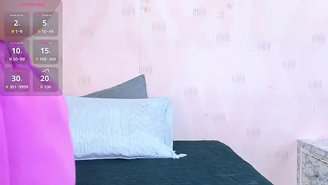 Snapshot of littleebluee chatting on 12/14/25, 07:29 littleebluee online show from 12/14/25, 07:29