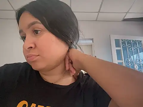 Snapshot of Pretty_Isadora chatting on 02/17/25, 10:25 Pretty Isadora online show from 02/17/25, 10:25