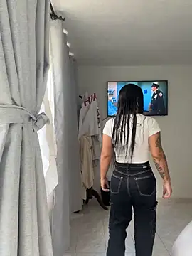 Pretty Isadora online show from 10/24/25, 09:22