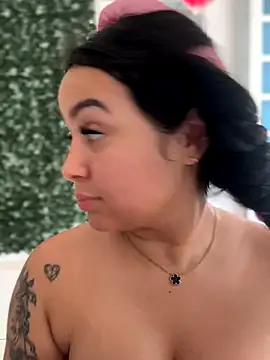 Pretty Isadora online show from 11/20/25, 05:12