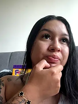 Pretty Isadora online show from 12/17/25, 09:32