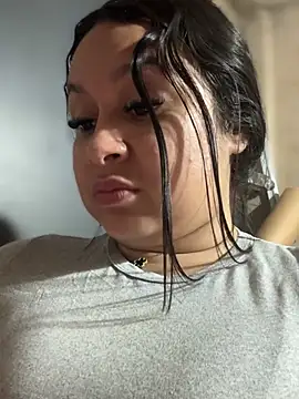 Pretty Isadora online show from 04/15/26, 09:48