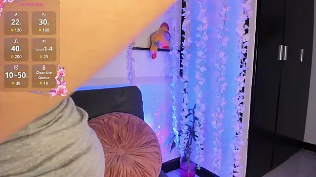 Snapshot of on_tefa chatting on 02/04/25, 12:51 on tefa online show from 02/04/25, 12:51