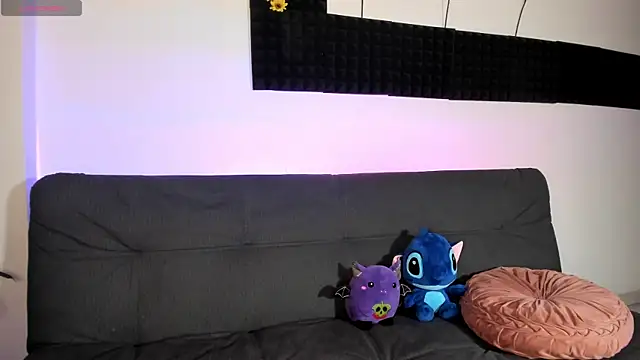 Snapshot of on_tefa chatting on 10/17/25, 04:20 on tefa online show from 10/17/25, 04:20