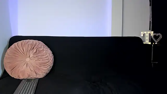 Snapshot of on_tefa chatting on 11/21/25, 10:19 on tefa online show from 11/21/25, 10:19