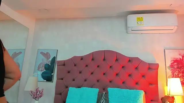 ThyaraJhons online show from 04/08/26, 11:54