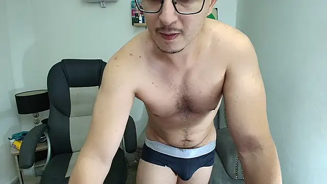 Snapshot of jacob_strokes01 chatting on 12/15/25, 06:01 jacob strokes01 online show from 12/15/25, 06:01