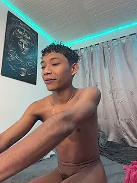 Snapshot of alejo_cute chatting on 07/11/26, 12:08 alejo cute online show from 07/11/26, 12:08