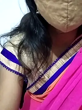 Snapshot of Triveni-Lovely chatting on 11/18/25, 04:00 Triveni-Lovely online show from 11/18/25, 04:00