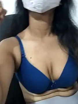 Snapshot of Triveni-Lovely chatting on 12/17/25, 06:41 Triveni-Lovely online show from 12/17/25, 06:41