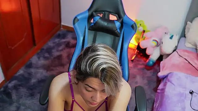 tay ler3 online show from 01/20/25, 03:48