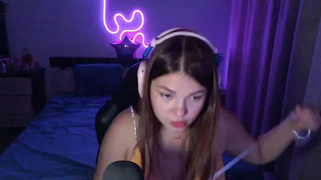 Snapshot of helengilmor chatting on 09/13/25, 03:56 helengilmor online show from 09/13/25, 03:56