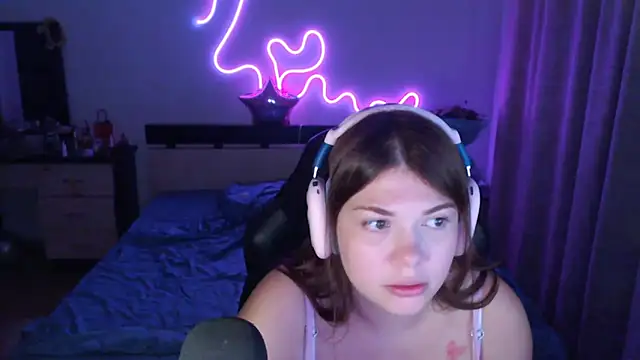 Snapshot of helengilmor chatting on 09/16/25, 03:46 helengilmor online show from 09/16/25, 03:46