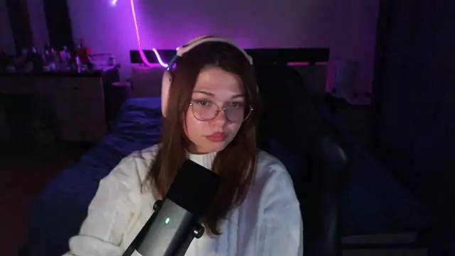 helengilmor online show from 11/17/25, 05:41