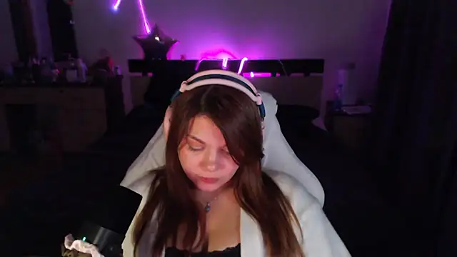 helengilmor online show from 12/04/25, 06:27